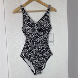Speedo One Piece Swimsuit Black White Size 8 Athletic Swim Lap Flattering Sporty
